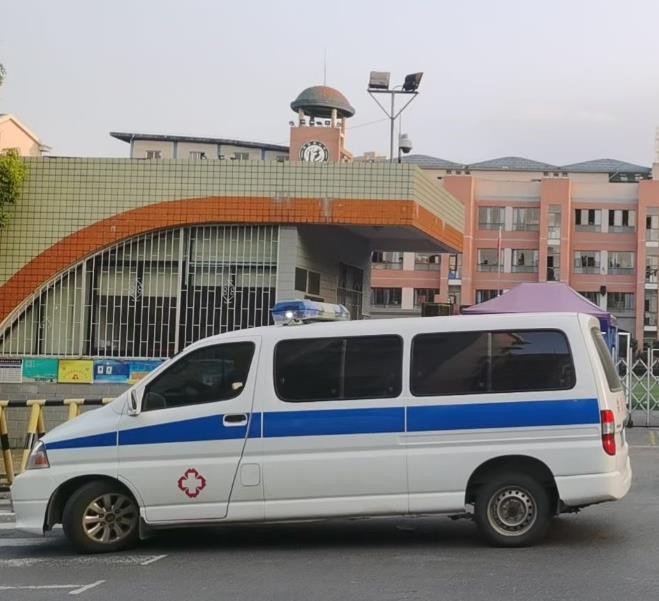 平凉救护车出租护送骨折病人一公里多少钱